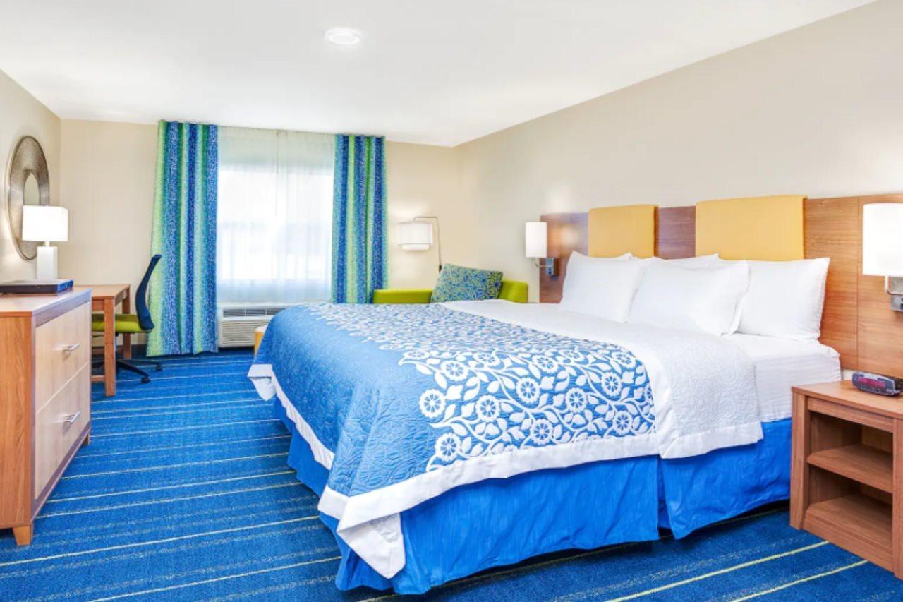 פרמרס בראנץ' Arya Inn & Suites מראה חיצוני תמונה
