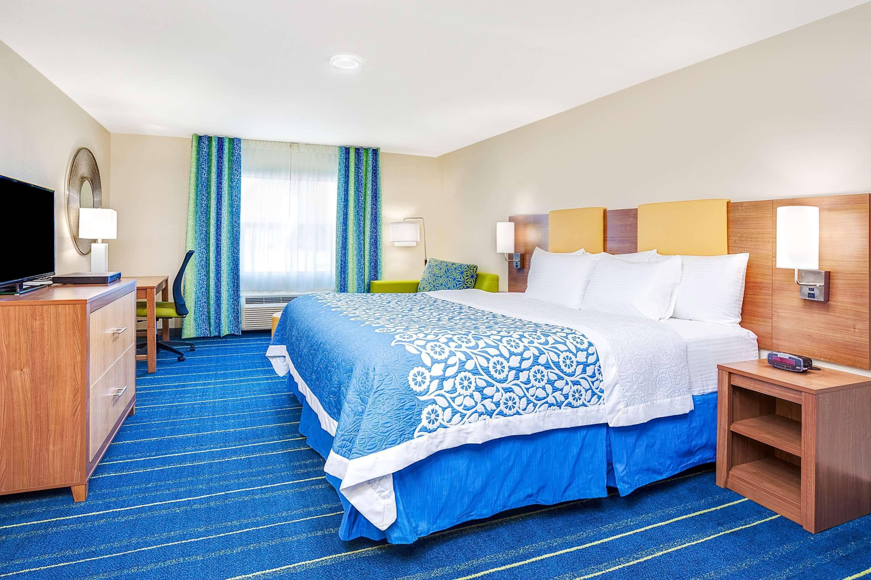 פרמרס בראנץ' Arya Inn & Suites מראה חיצוני תמונה
