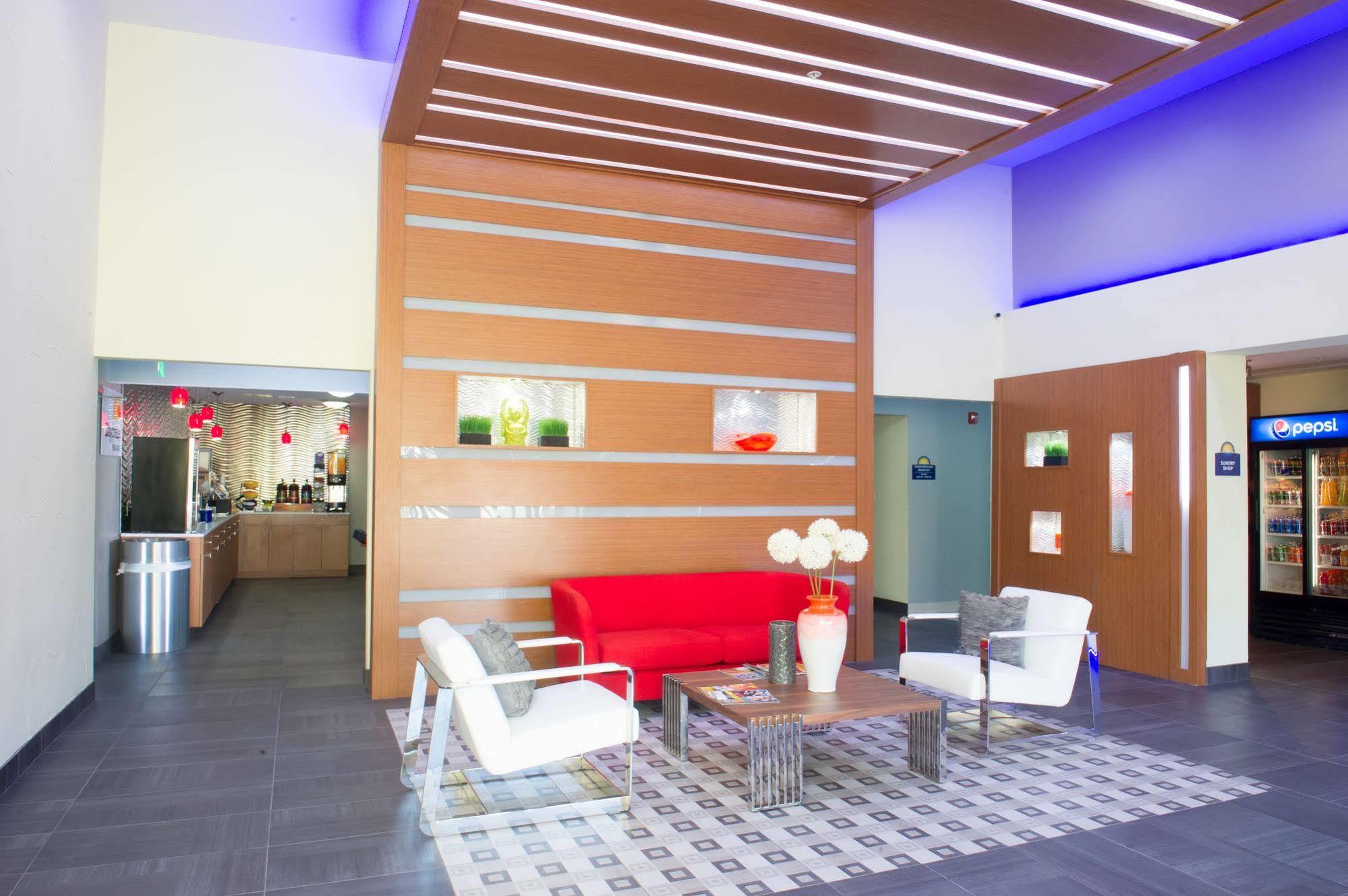 פרמרס בראנץ' Arya Inn & Suites מראה חיצוני תמונה