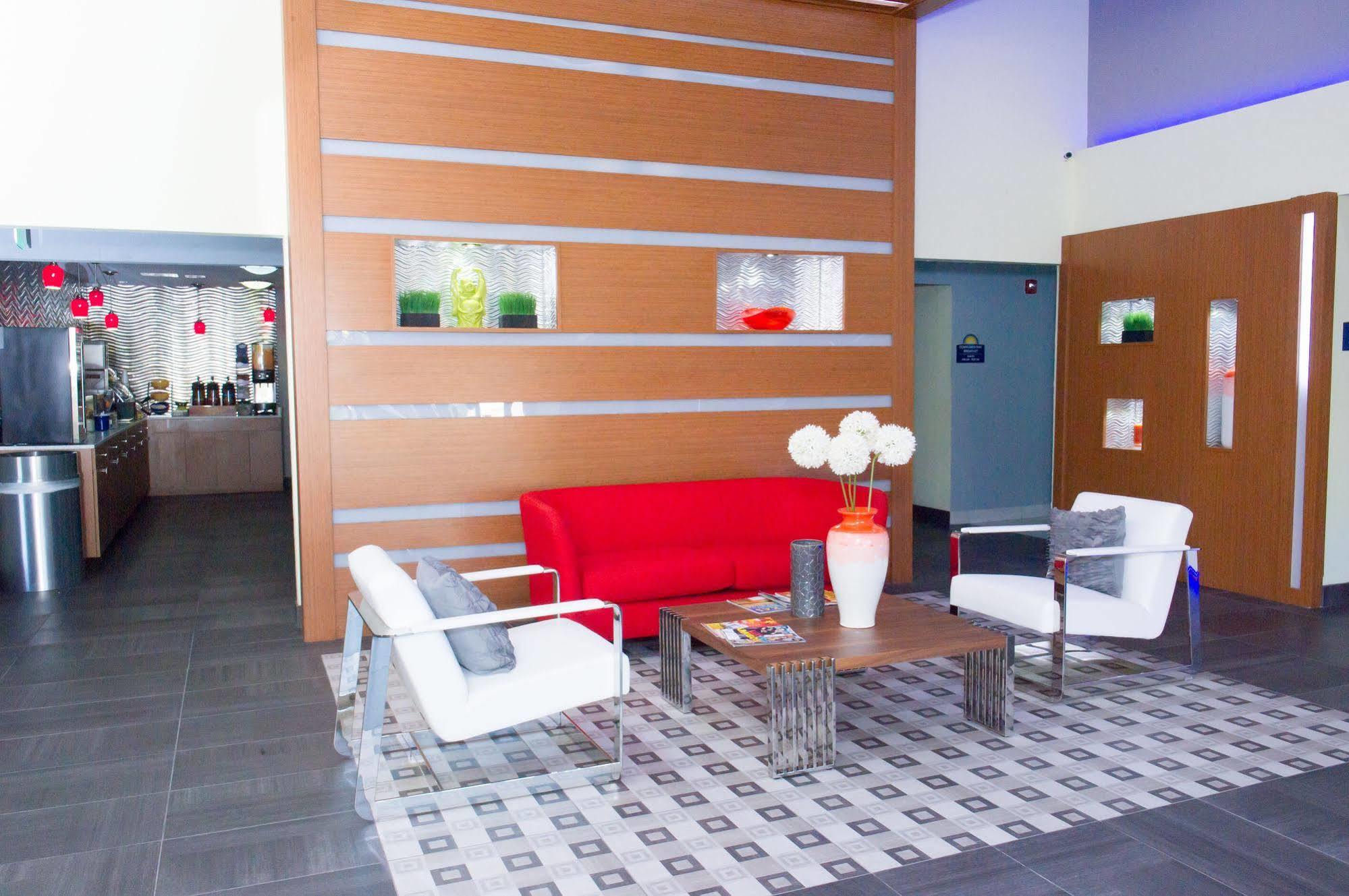 פרמרס בראנץ' Arya Inn & Suites מראה חיצוני תמונה