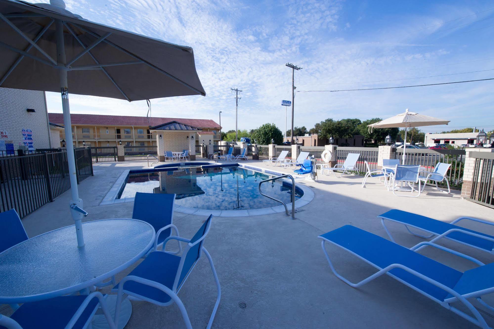 פרמרס בראנץ' Arya Inn & Suites מראה חיצוני תמונה