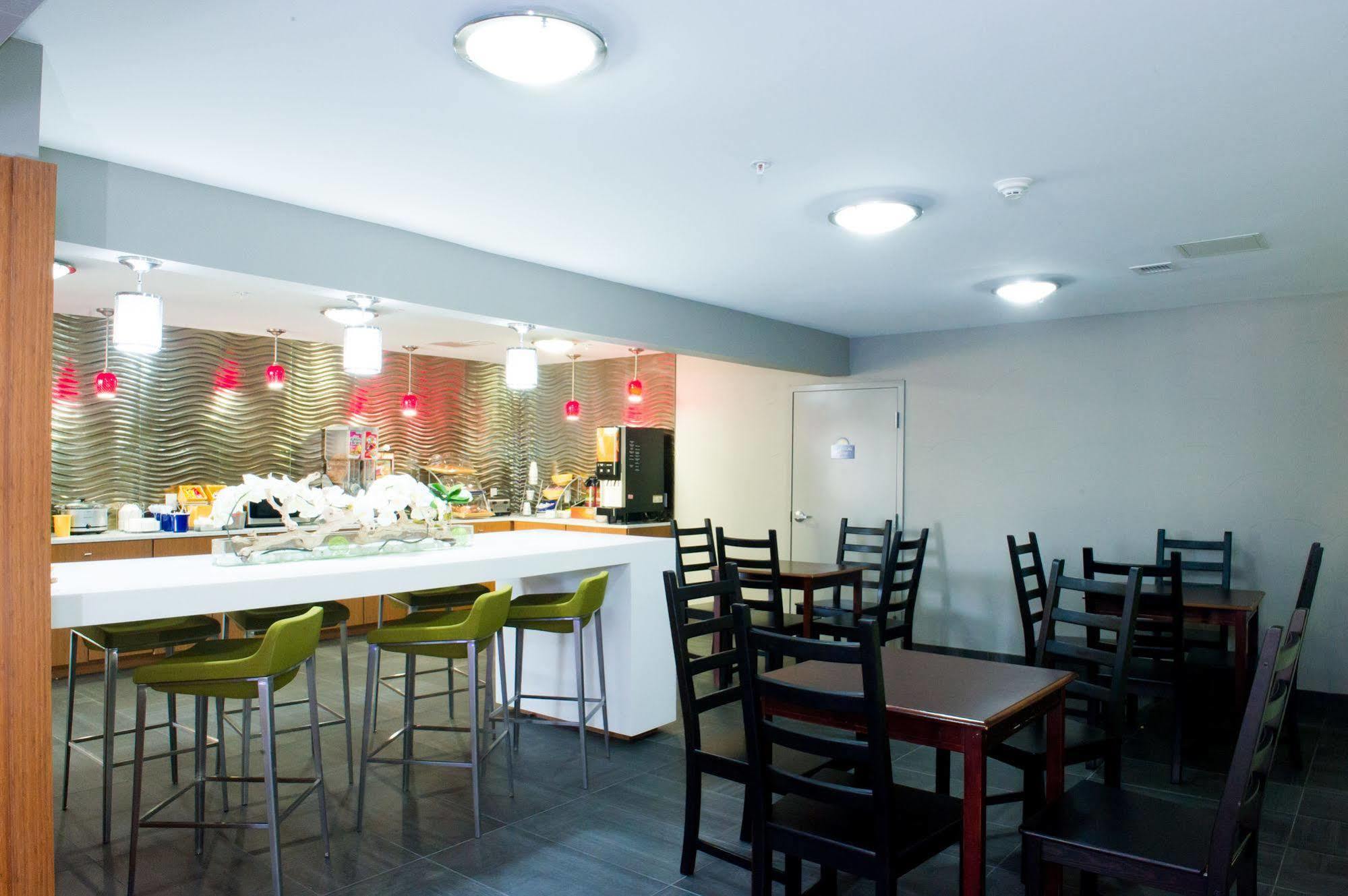 פרמרס בראנץ' Arya Inn & Suites מראה חיצוני תמונה