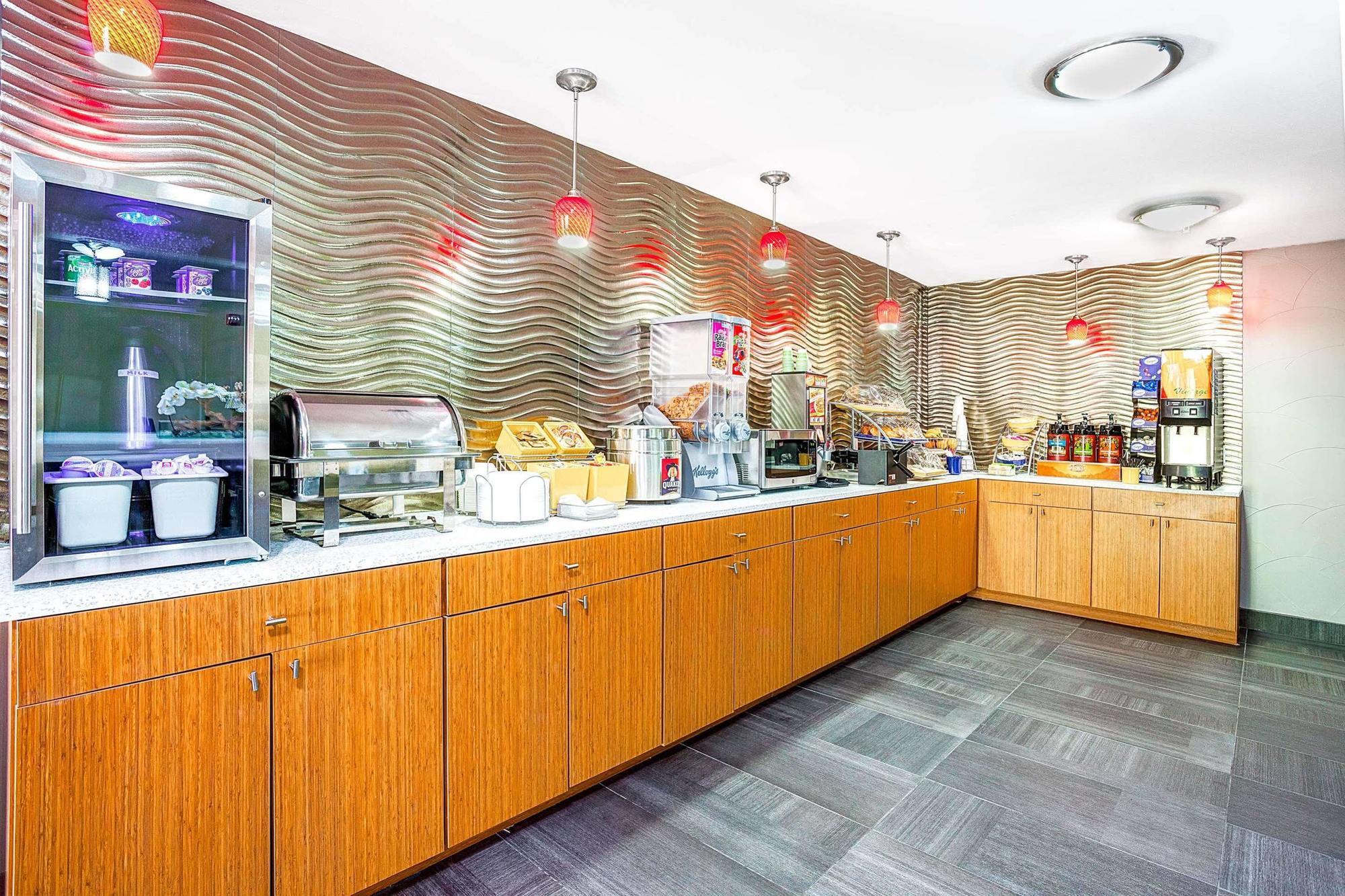 פרמרס בראנץ' Arya Inn & Suites מראה חיצוני תמונה
