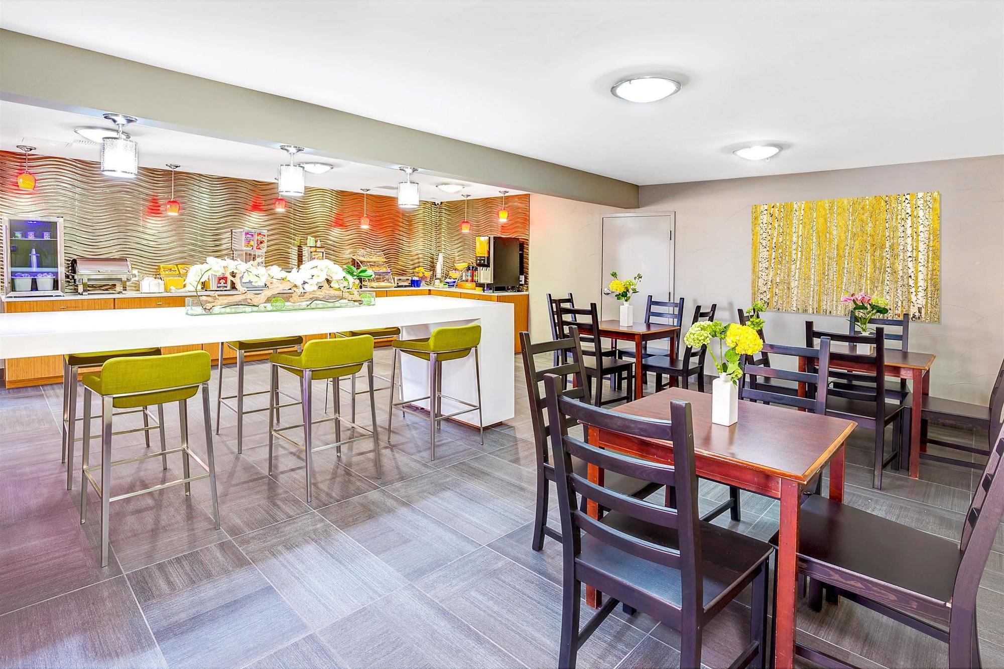 פרמרס בראנץ' Arya Inn & Suites מראה חיצוני תמונה