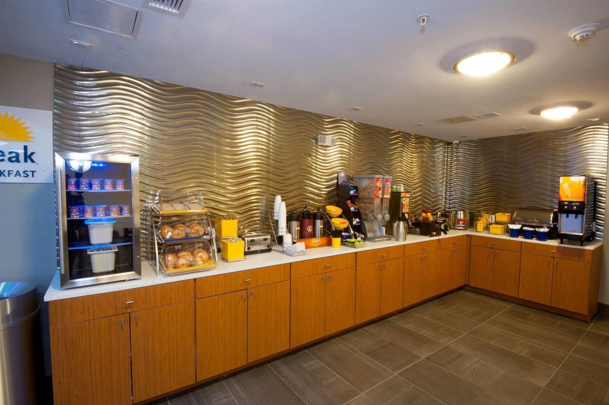 פרמרס בראנץ' Arya Inn & Suites מראה חיצוני תמונה